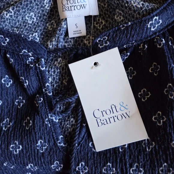 NWT WOMENS CROFT & BARROW NAVY BLUE WITH WHITE PRINT PULLOVER BLOUSE SMALL - Picture 3 of 5